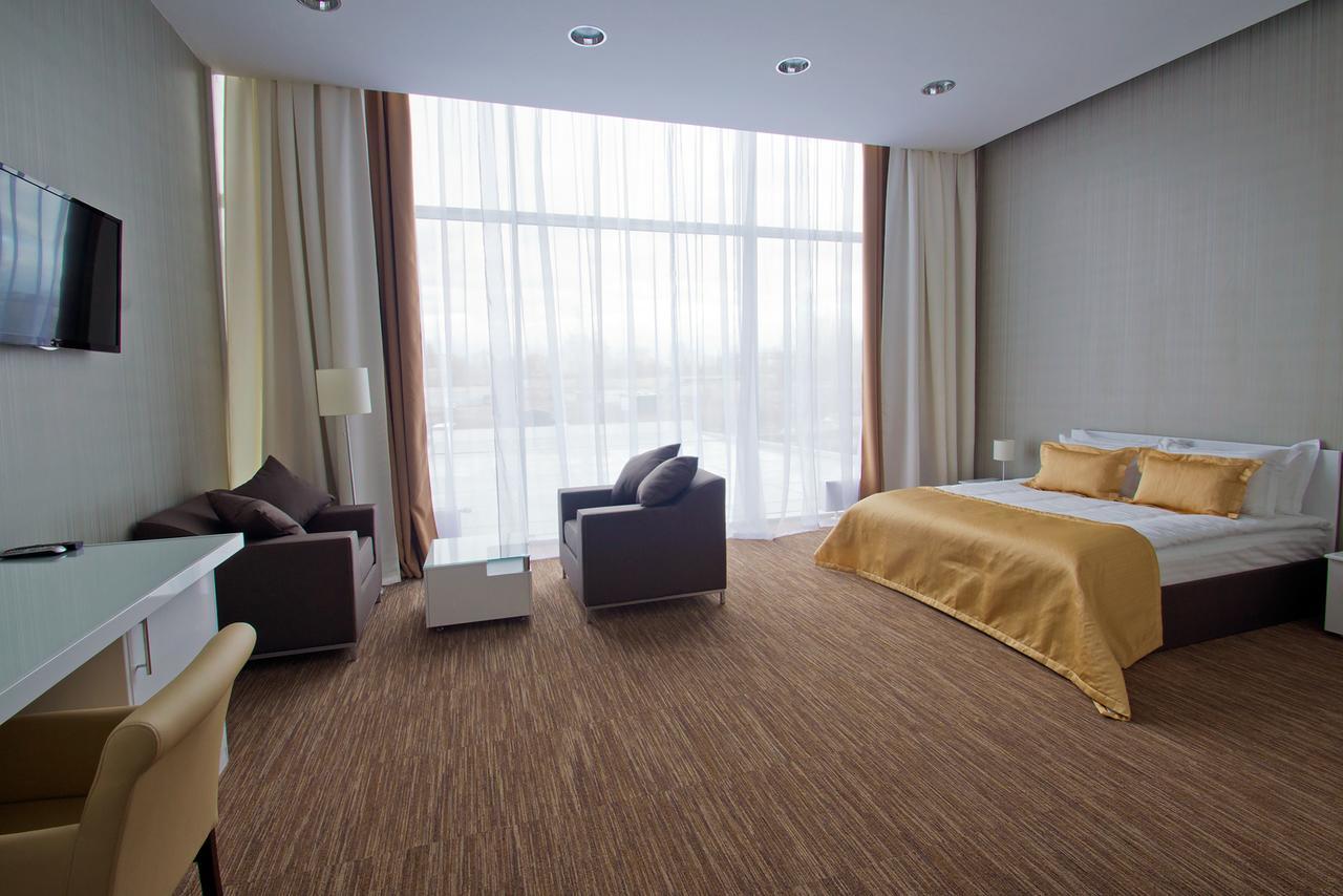 Terminal B Hotel Kyiv Exterior photo